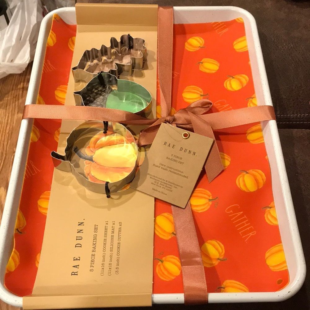 NWT Rae Dunn baking set